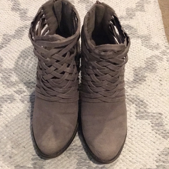 Light brown booties with weaving pattern - Picture 2 of 8